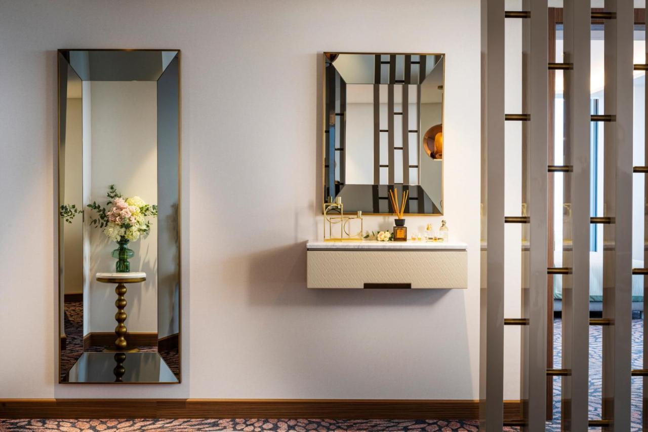 Grand Hotel Millennium 索菲亞 外观 照片 A mirror in a home