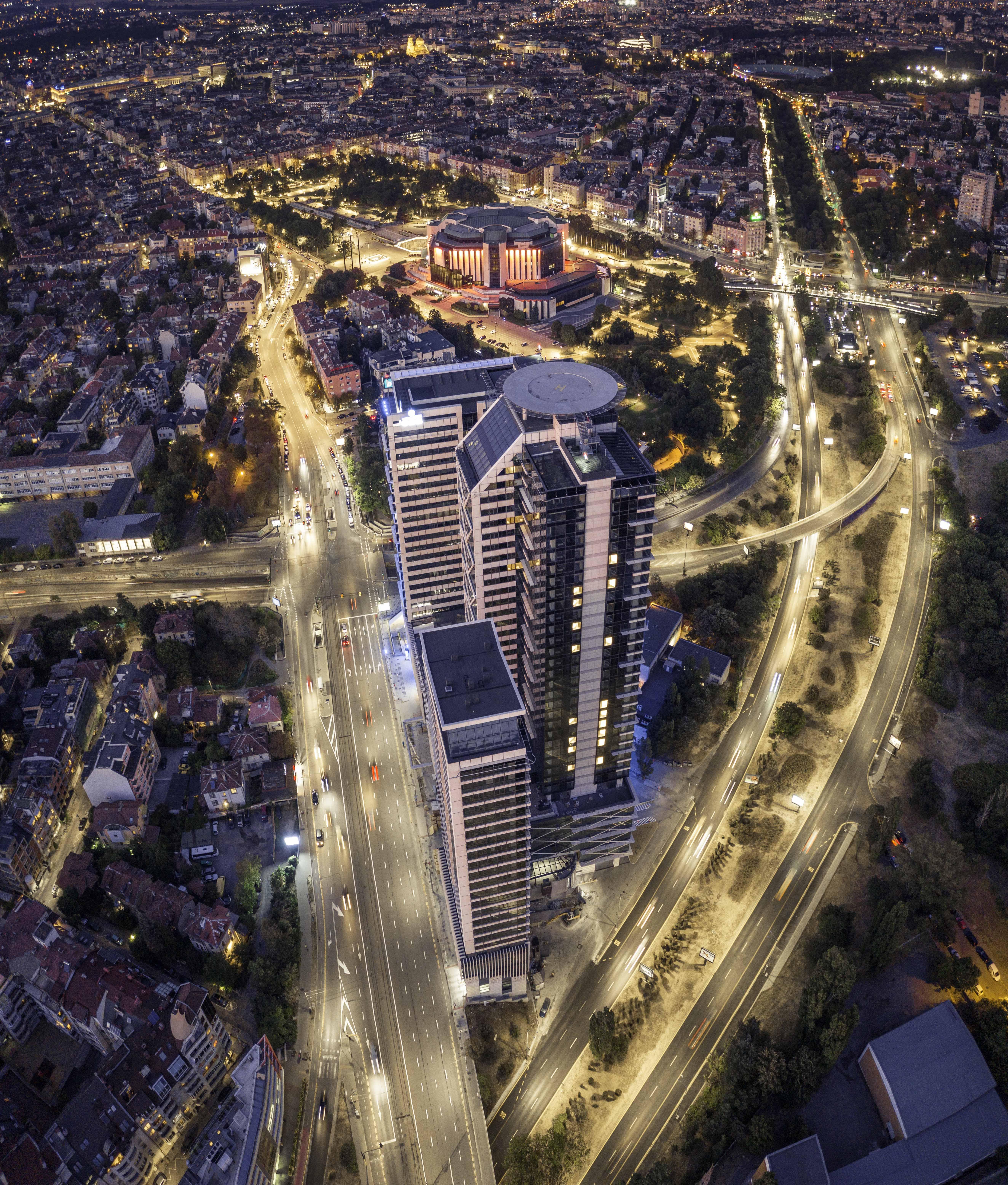 Grand Hotel Millennium 索菲亞 外观 照片 Aerial view of the complex at night